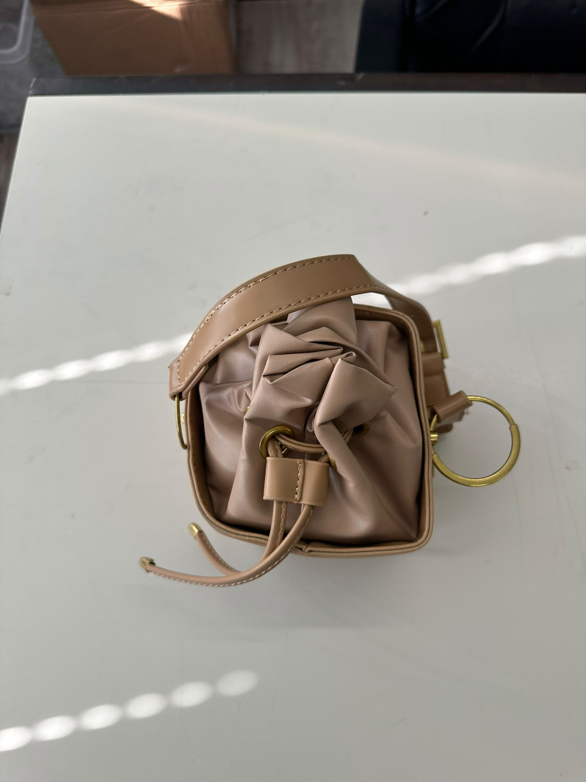 BLOCK36:BORSA A SECCHIELLO IN COLOR CAMMELLO CON DETT:ORO