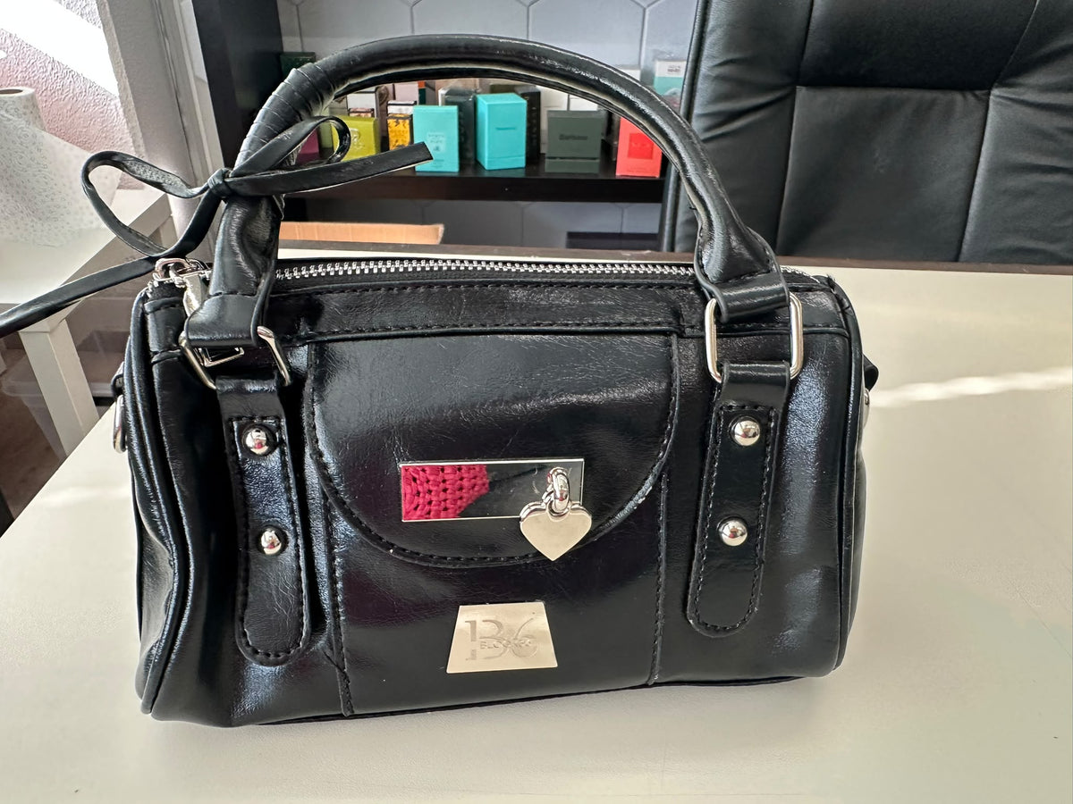 BLOCK36:BORSA IN ECOPELLE A MANO E A TRACOLLA CON CHARM A CUORE