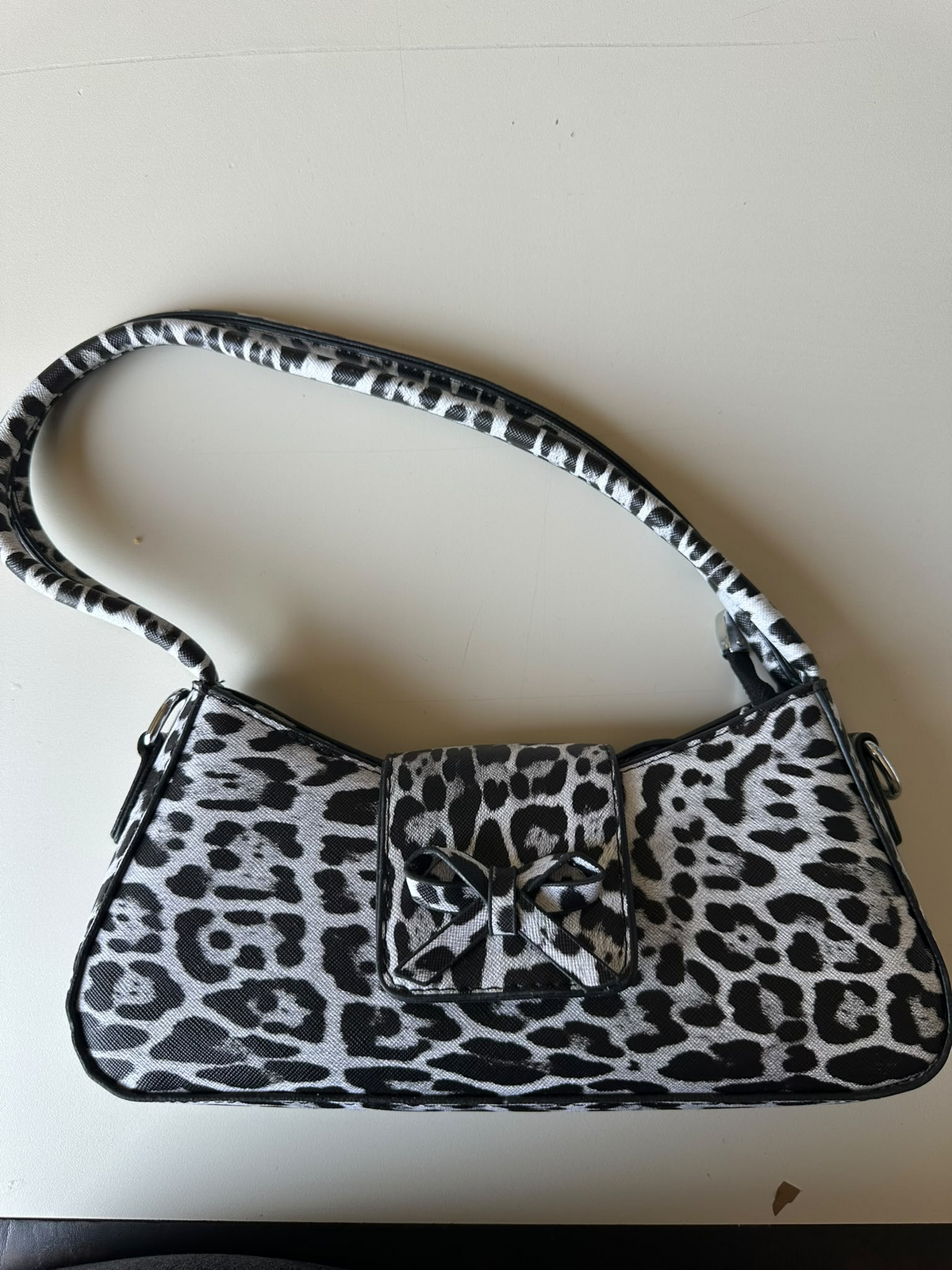 BLOCK36:BORSA LEOPARDATA GRIGIA E NERA A MANO E A TRACOLLA