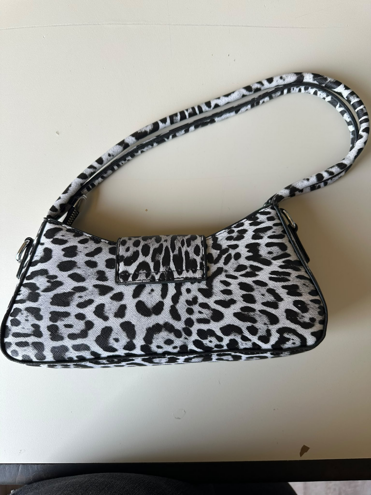 BLOCK36:BORSA LEOPARDATA GRIGIA E NERA A MANO E A TRACOLLA
