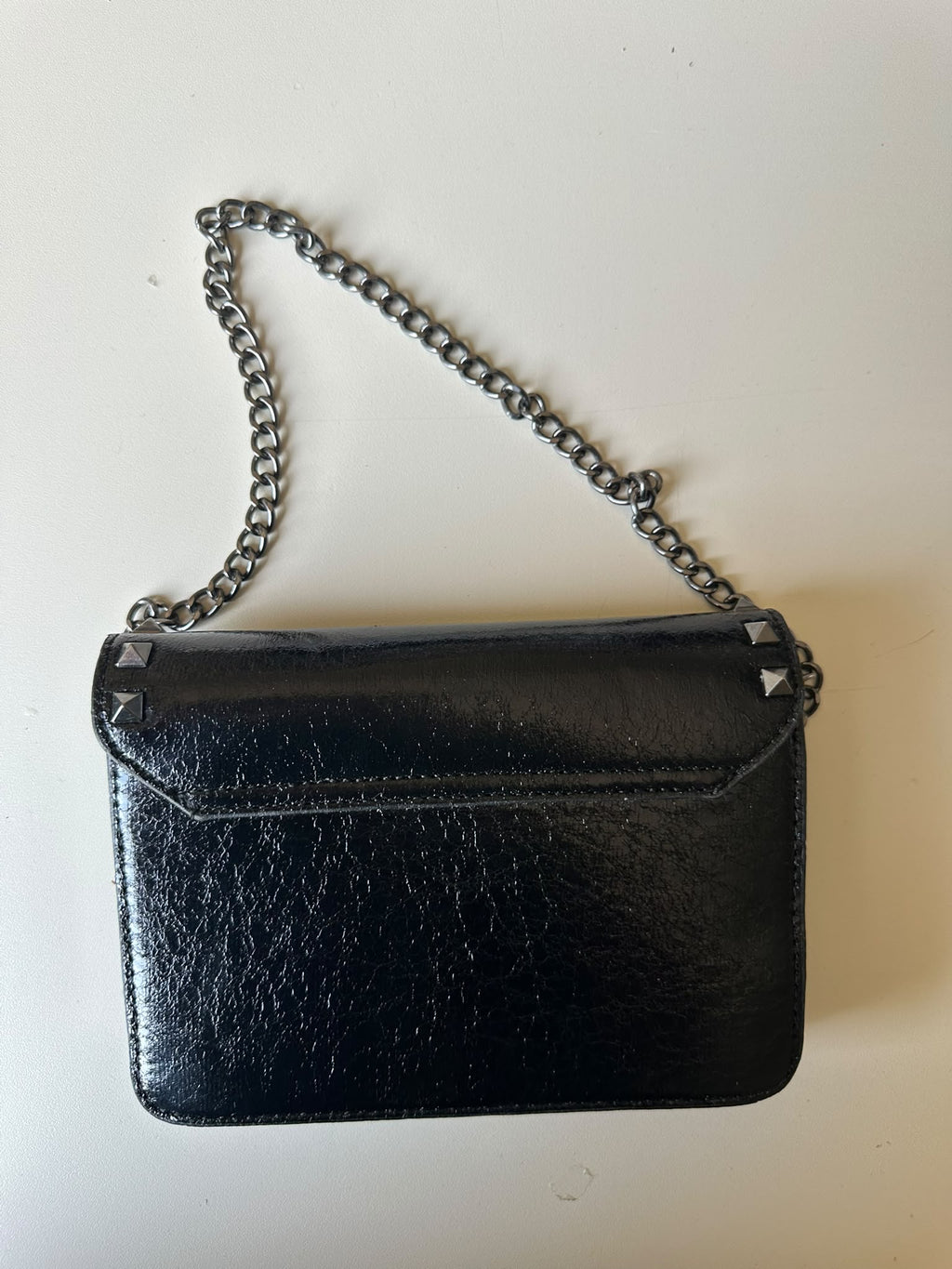 BLOCK36:BORSA NERA CON BORCHIE A TRACOLLA