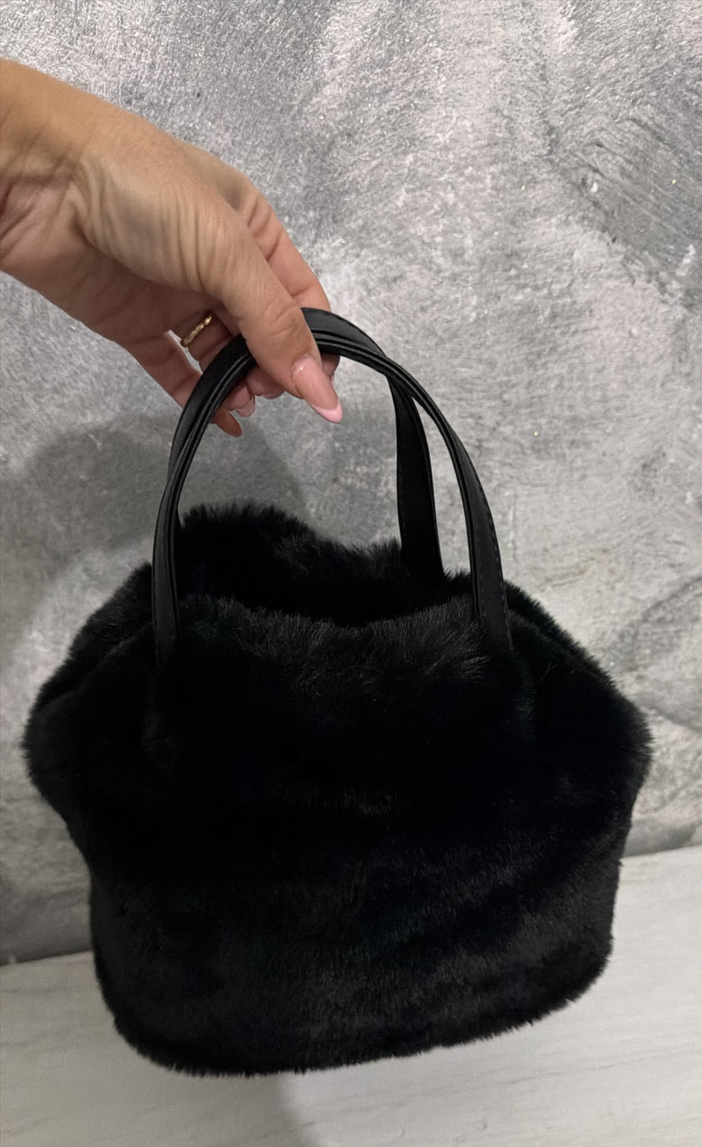 BLOCK36:BORSA NERA A MANO OMBRA